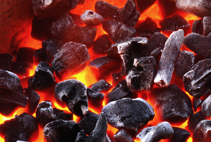 機(jī)制炭耐燃，灰塵少，成本低，連續(xù)式生物質(zhì)炭化爐！