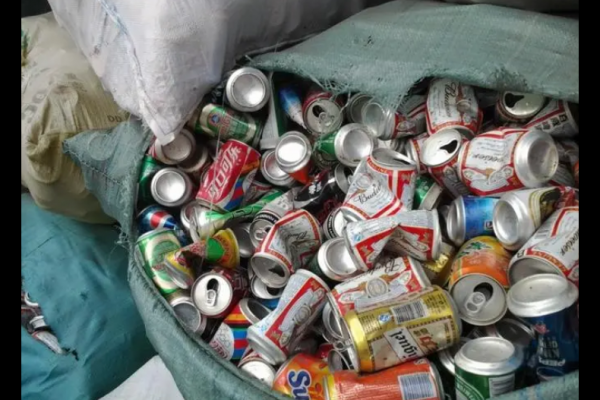 易拉罐熱解炭化脫漆