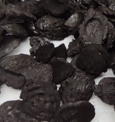 碳化爐+破碎機(jī)，輕松加工椰殼碳顆粒用于生產(chǎn)活性炭、燒烤碳棒等等