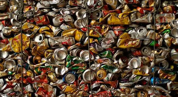 廢棄的易拉罐還可以進(jìn)行脫漆再生處理，獲得多種金屬元素