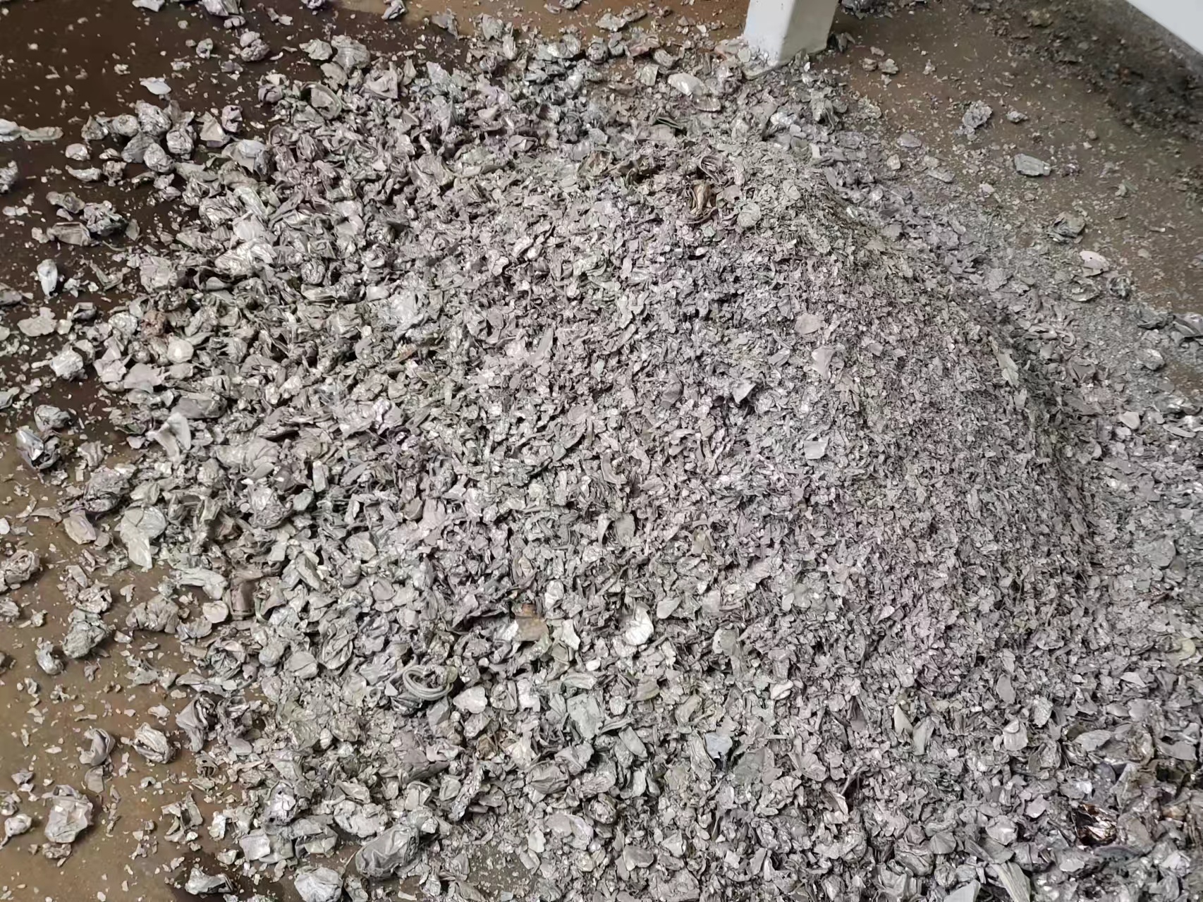 <strong>連續(xù)式脫漆爐處理易拉罐的漆面去除率分析</strong>