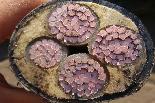 <strong>連續(xù)式碳化爐：廢舊油線中價值物料回收</strong>