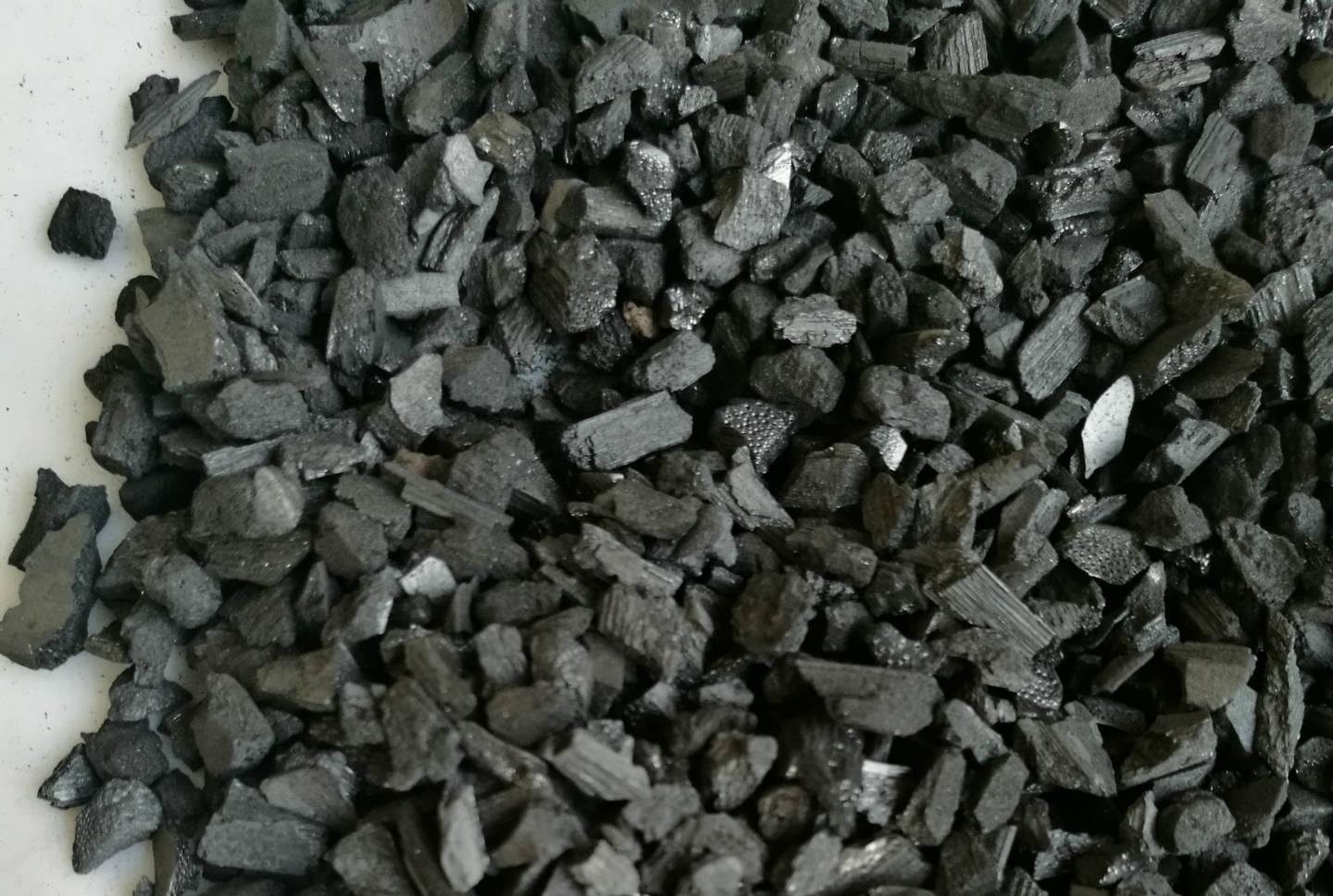 <strong>連續(xù)式碳化爐打開果木炭新商機(jī)</strong>