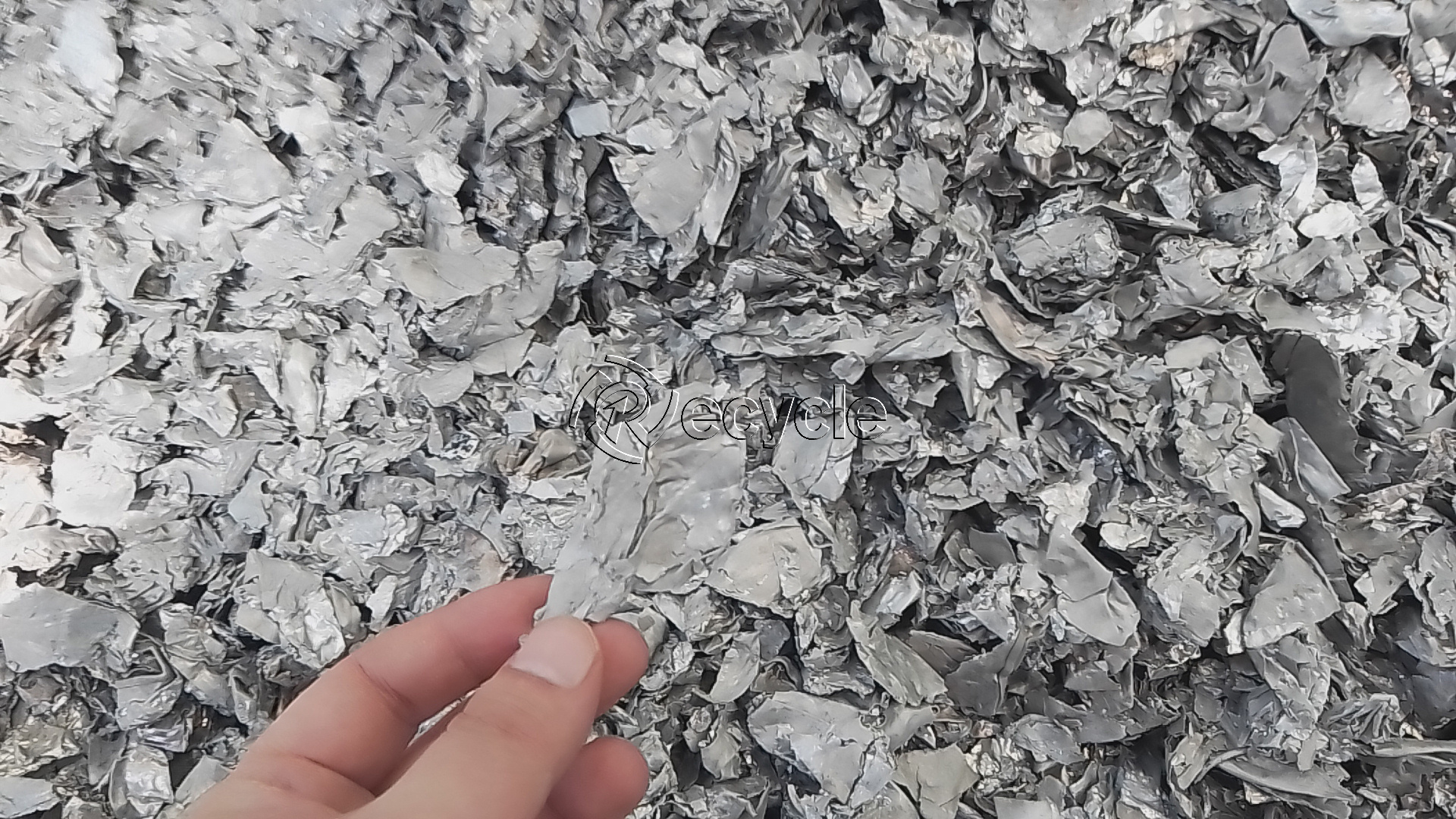 <strong>連續(xù)式碳化爐，如何讓廢舊金屬脫漆后光澤依舊？</strong>